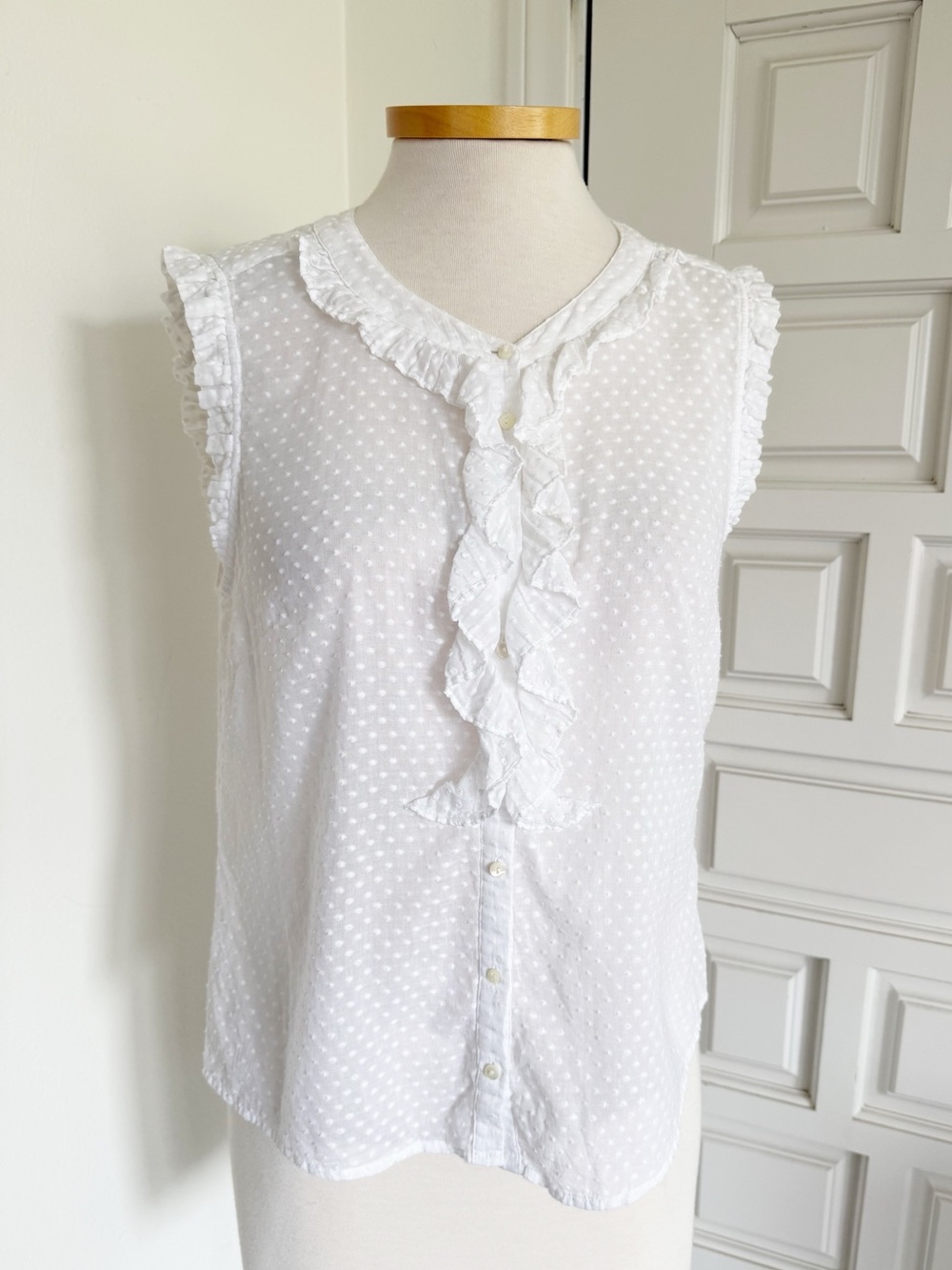 J. Crew White Blouse Sleeveless Swiss Dot Ruffle Front Cotton Button Down Sz 10